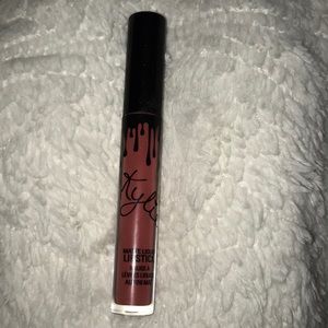 kylie lip kit in the shade kristin